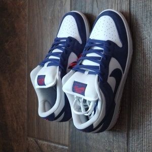 La Dodger dunks
